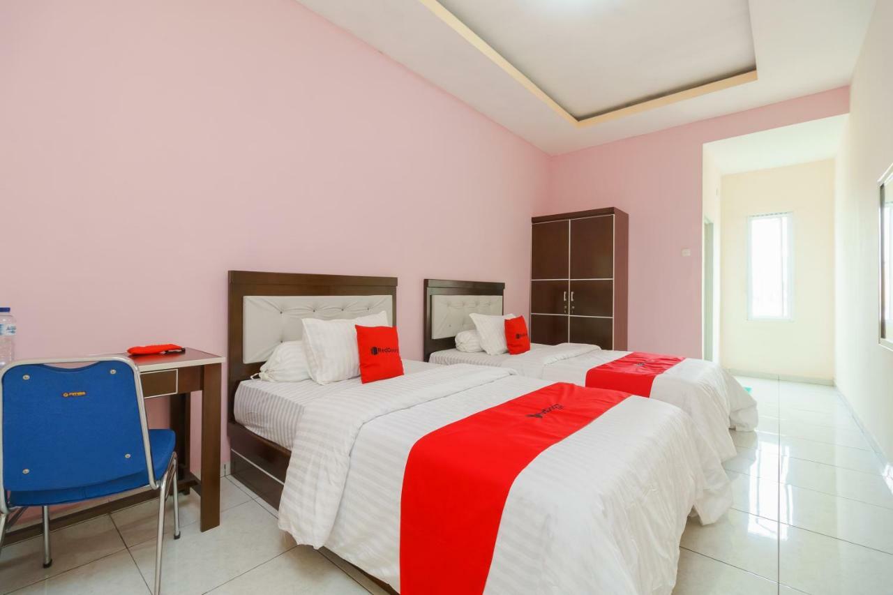 Reddoorz Syariah Near Simpang Sekip Palembang Hotel Ngoại thất bức ảnh