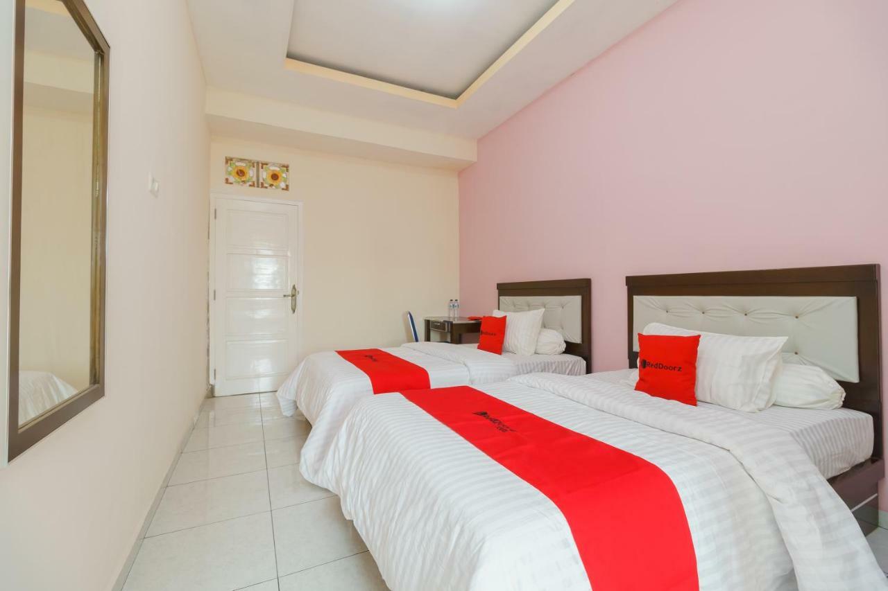 Reddoorz Syariah Near Simpang Sekip Palembang Hotel Ngoại thất bức ảnh